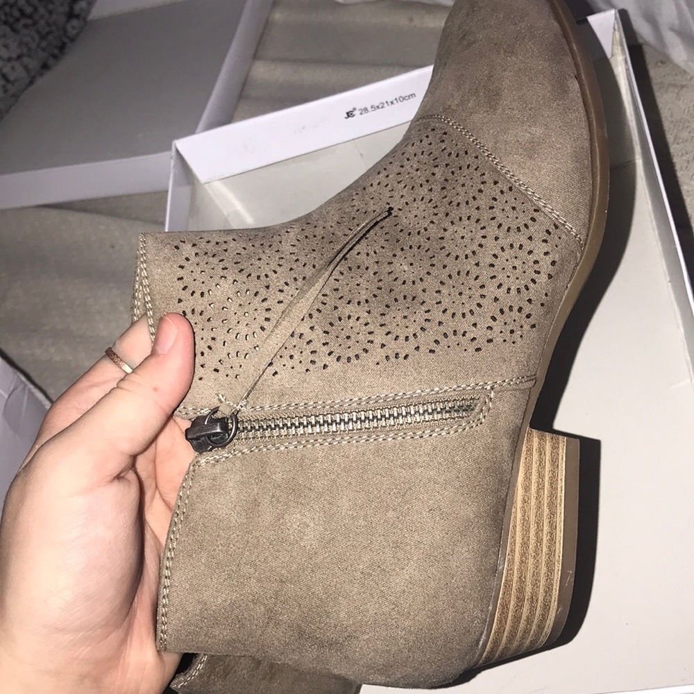 NIB SUPER CUTE BOOTIES